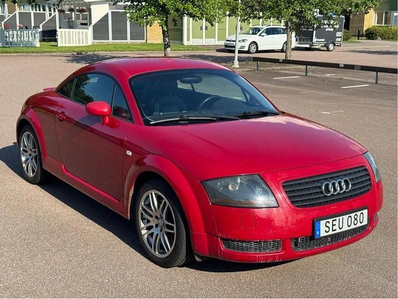 Röd Begagnad 2001 Audi TT Sport Sportkupé | 37 000 kr (Bra pris) - Bild 1/4