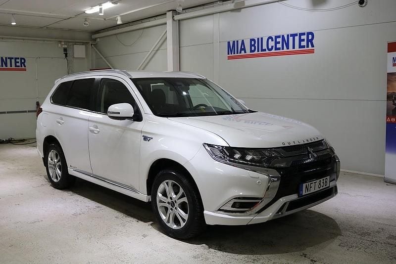 Vit Begagnad 2019 Mitsubishi Outlander P-HEV Comfort Edition SUV | 168 998 kr (Marknadspris) - Bild 1/4