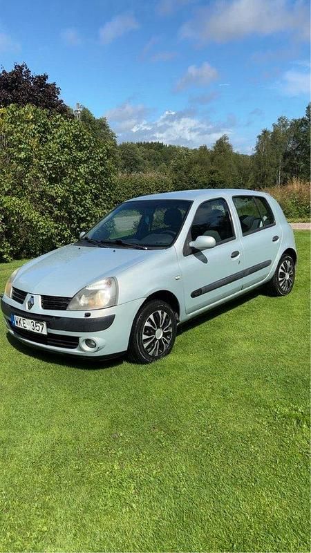 Grå Begagnad 2005 Renault Clio R.S. Halvkombi | 3 799 kr (Superpris) - Bild 1/3