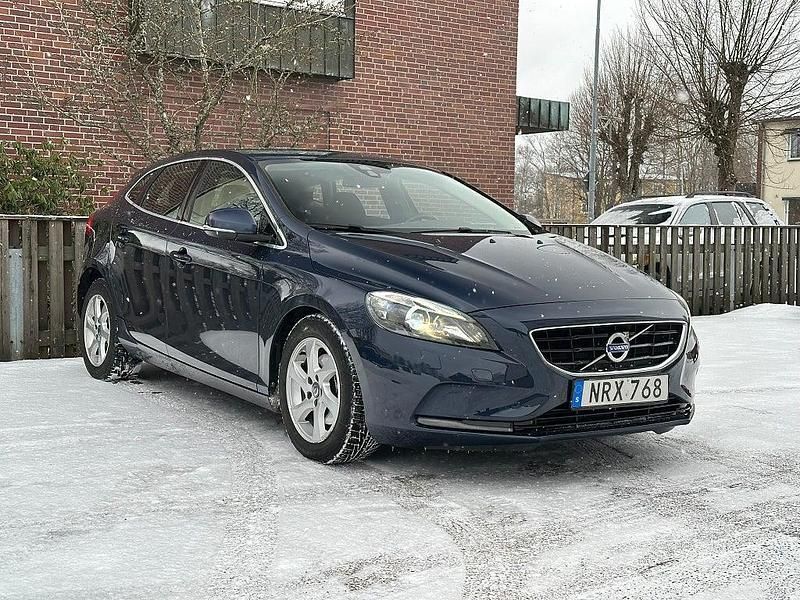 Begagnad Volvo V40 116 HK (85 kW) 2014 Blå Halvkombi
