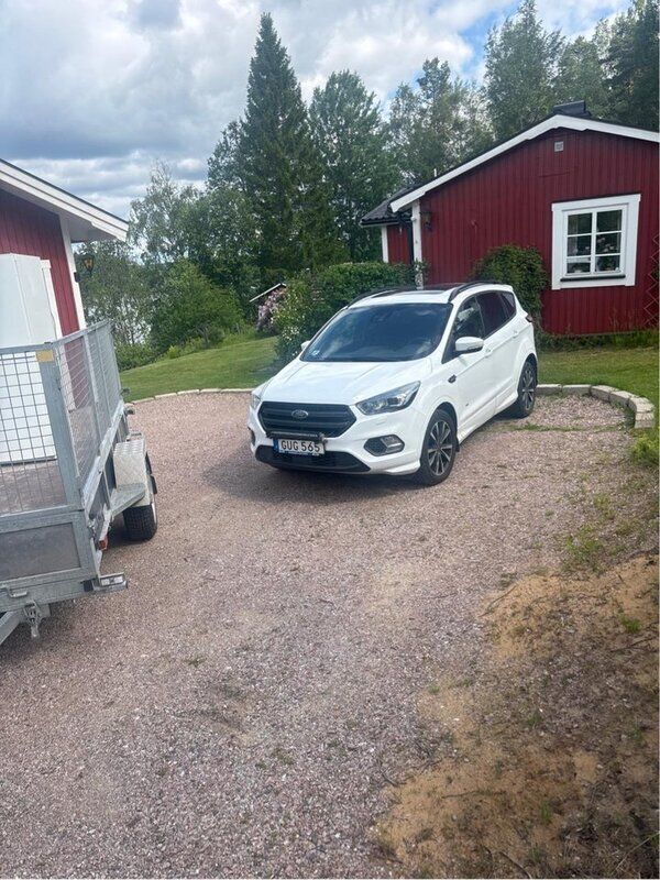 Vit Begagnad 2018 Ford Kuga ST-Line SUV | 173 000 kr (Marknadspris) - Bild 1/1