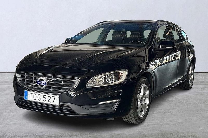 Svart Begagnad 2018 Volvo V60 Standard Kombi | 164 900 kr (Marknadspris) - Bild 1/4