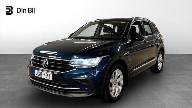 Mörkblå Begagnad 2021 VW Tiguan Life SUV | 279 800 kr (Lite dyr) - Bild 1/4