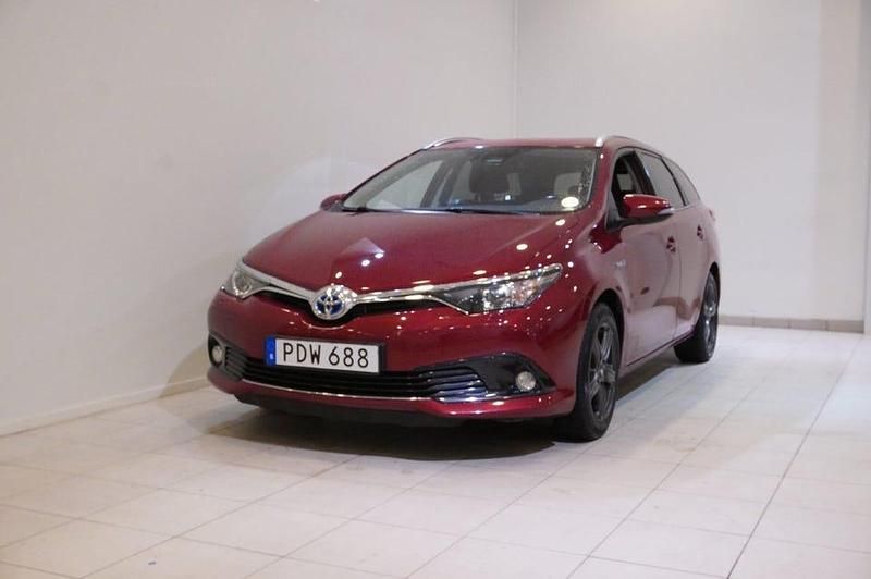 Röd Begagnad 2016 Toyota Auris Hybrid Edition Kombi | 164 900 kr (Marknadspris) - Bild 1/4
