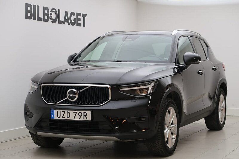 Svart Begagnad 2023 Volvo XC40 Core SUV | 339 800 kr (Bra pris) - Bild 1/4
