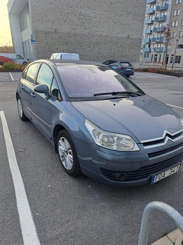 Grå Begagnad 2007 Citroën C4 Halvkombi | 26 000 kr (Marknadspris) - Bild 1/1
