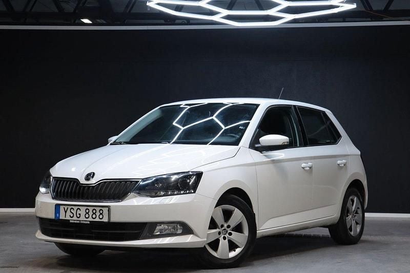 Vit Begagnad 2018 Skoda Fabia Style Halvkombi | 99 900 kr (Marknadspris) - Bild 1/4