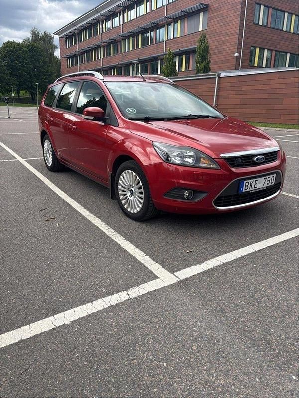 Röd Begagnad 2009 Ford Focus Titanium Kombi | 42 500 kr - Bild 1/4