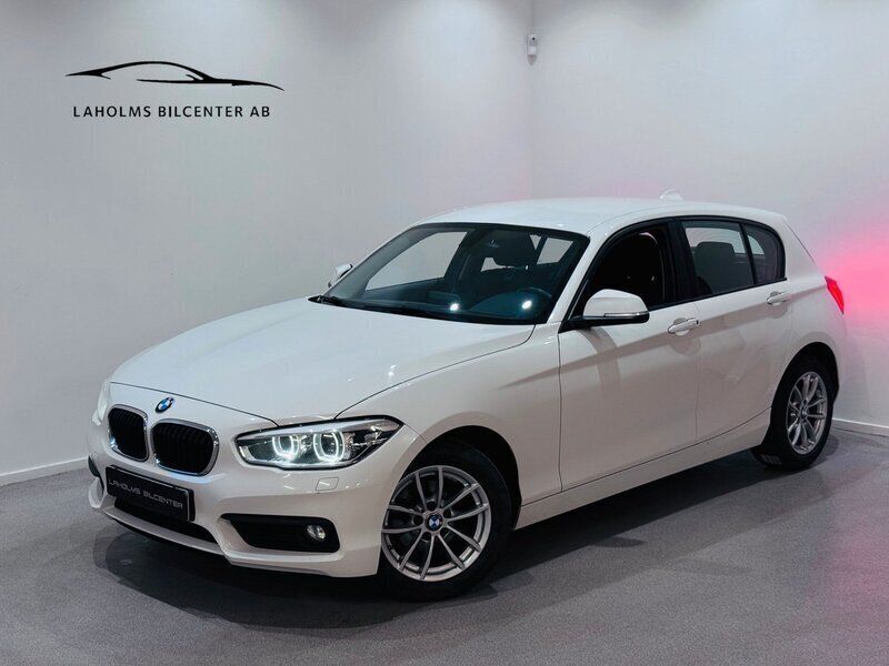 Vit Begagnad 2016 BMW 116 Advantage Halvkombi | 99 900 kr (Marknadspris) - Bild 1/4