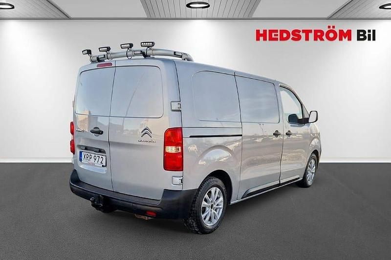 Begagnad Citroën Jumpy 124 HK (91 kW) 2016 Silver Minibuss