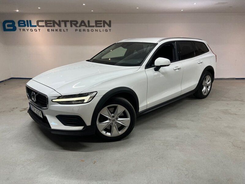 Vit Begagnad 2019 Volvo V60 CC Momentum Kombi | 239 900 kr (Marknadspris) - Bild 1/4