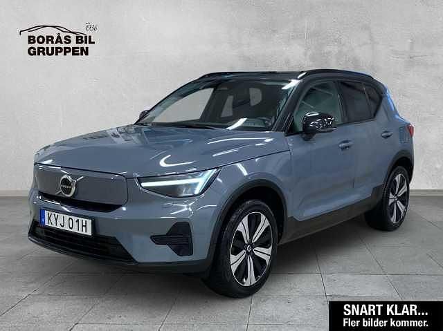 Grå Begagnad 2023 Volvo XC40 Core SUV | 319 000 kr - Bild 1/4