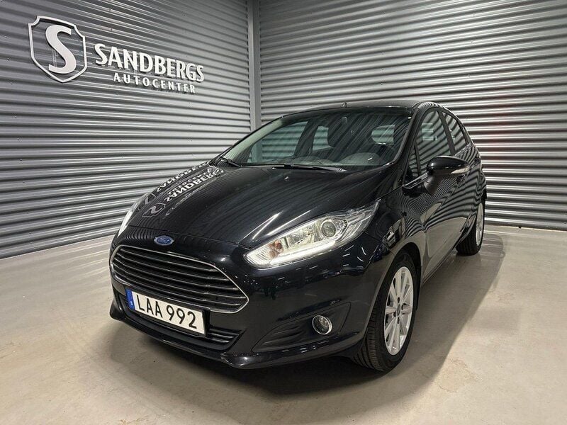 Svart Begagnad 2015 Ford Fiesta Titanium Halvkombi | 84 500 kr (Lite dyr) - Bild 1/4