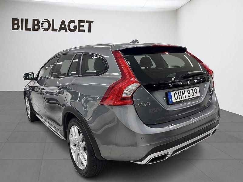 Begagnad Volvo V60 CC Summum 190 HK (139 kW) 2016 Grå Kombi