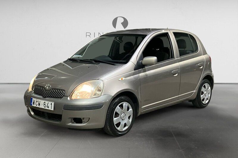 Grå Begagnad 2004 Toyota Yaris Halvkombi | 29 900 kr (Marknadspris) - Bild 1/3