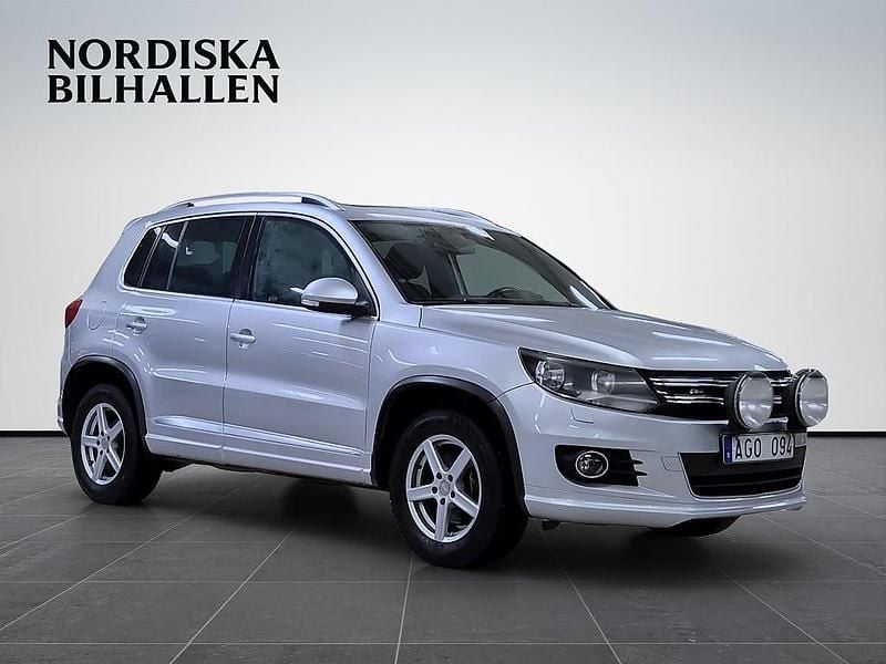 Silver Begagnad 2013 VW Tiguan R-line SUV | 89 795 kr (Marknadspris) - Bild 1/4
