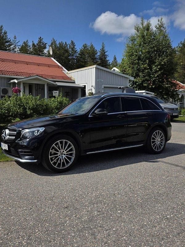 Svart Begagnad 2018 Mercedes GLC220 AMG SUV | 269 000 kr (Marknadspris) - Bild 1/4