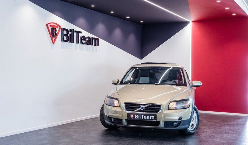 Grön Begagnad 2008 Volvo C30 Momentum Halvkombi | 59 900 kr (Marknadspris) - Bild 1/4