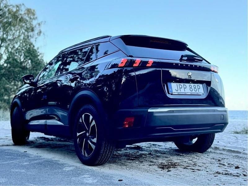 Begagnad Peugeot e-2008 Allure 100 kW (136 HK) 2022 Svart SUV