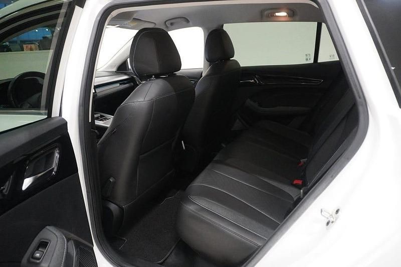 Begagnad MG MG5 EV 114 kW (156 HK) 2022 Dover white Kombi