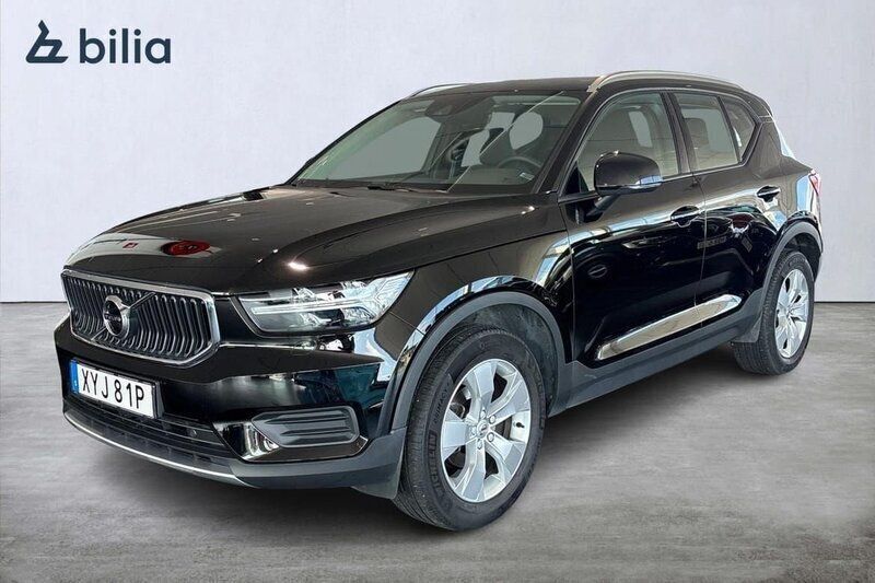 Svart Begagnad 2022 Volvo XC40 Momentum SUV | 269 900 kr (Marknadspris) - Bild 1/3