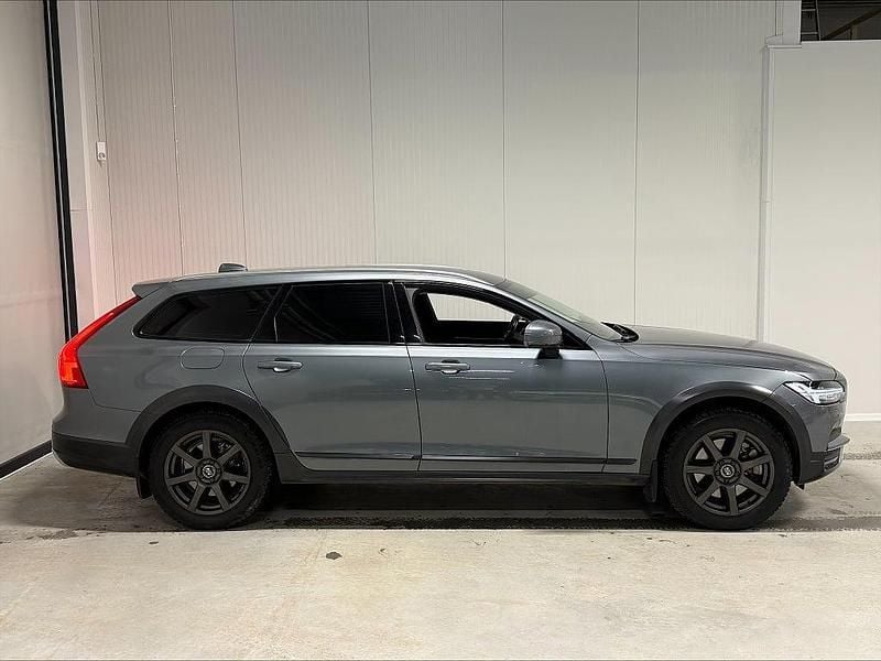 Begagnad Volvo V90 CC Momentum 190 HK (139 kW) 2018 Grå Kombi