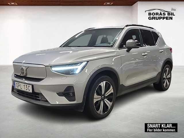 Silver Begagnad 2023 Volvo XC40 Plus SUV | 339 000 kr (Superpris) - Bild 1/4