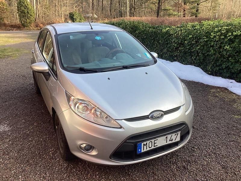 Begagnad 2011 Ford Fiesta Halvkombi | 29 900 kr (Marknadspris) - Bild 1/4