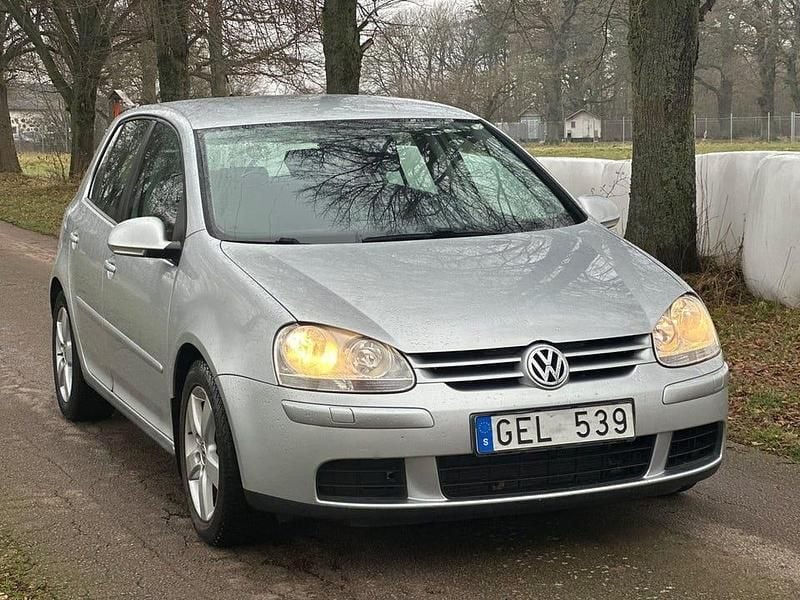 Silver Begagnad 2006 VW Golf V Sportline Halvkombi | 29 900 kr (Bra pris) - Bild 1/4