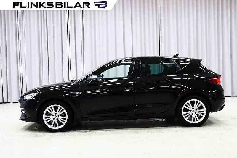 Svart Begagnad 2020 Seat Leon FR Sport Halvkombi | 199 900 kr (Marknadspris) - Bild 1/4