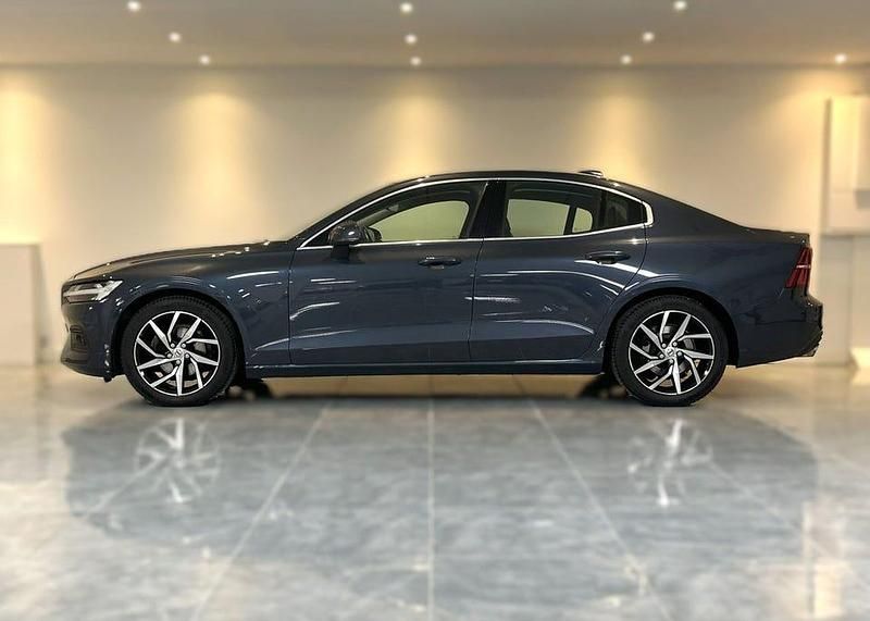 Blå Begagnad 2021 Volvo S60 Momentum Sedan | 309 000 kr (Marknadspris) - Bild 1/4