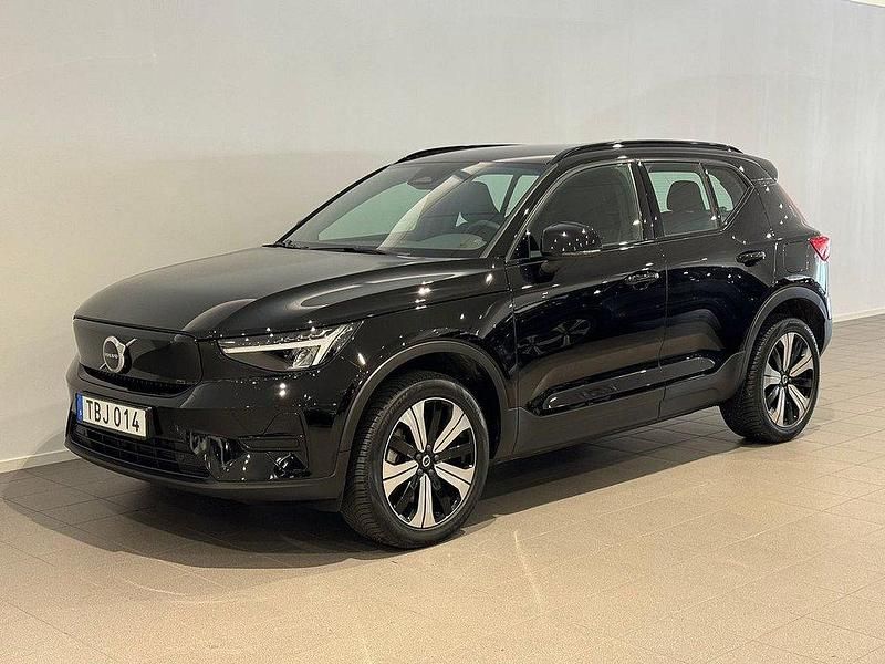 Svart Begagnad 2022 Volvo XC40 Core SUV | 334 500 kr - Bild 1/3
