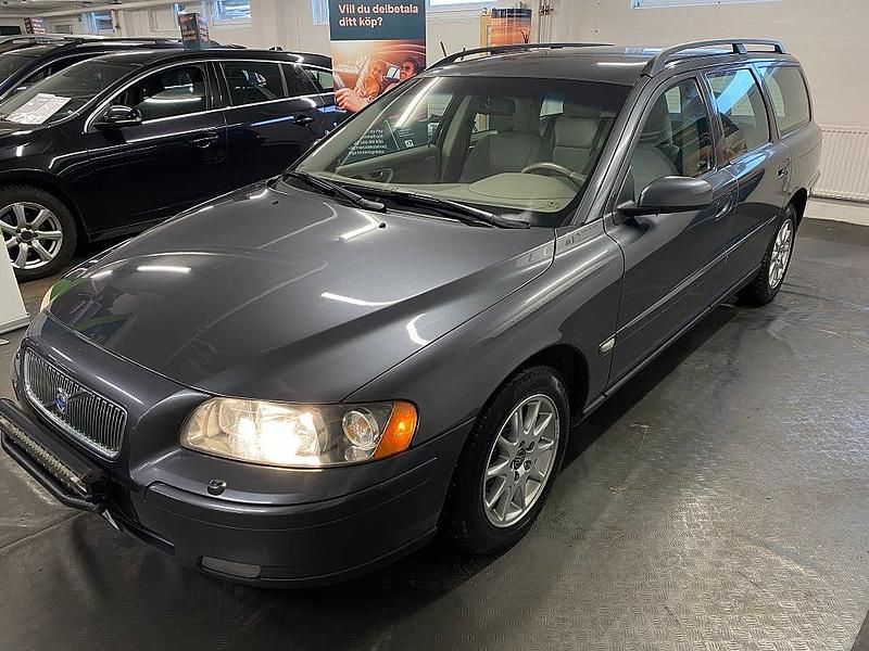Begagnad Volvo V70 Kinetic 140 HK (102 kW) 2005 Grå Kombi