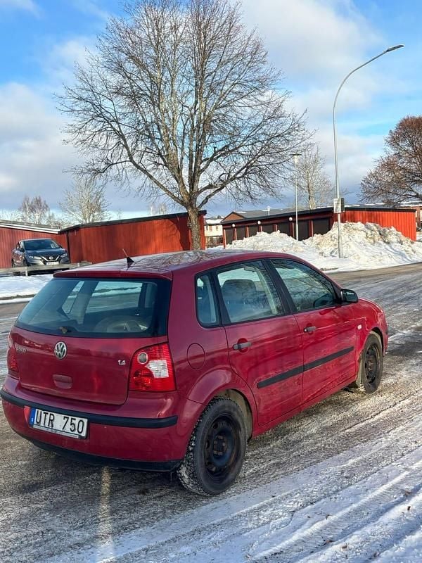 Begagnad VW Polo 75 HK (55 kW) 2004 Halvkombi