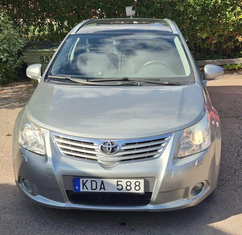 Grå Begagnad 2009 Toyota Avensis Business Edition Kombi | 59 000 kr (Bra pris) - Bild 1/4