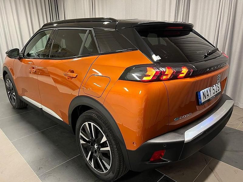 Begagnad Peugeot e-2008 GT 100 kW (136 HK) 2021 Orange SUV