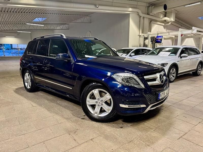 Cavansite blue metallic Begagnad 2013 Mercedes GLK220 SUV | 159 000 kr (Marknadspris) - Bild 1/4