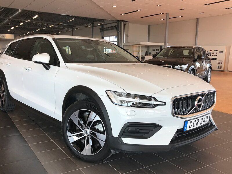 Vit Begagnad 2022 Volvo V60 CC Kombi | 419 500 kr (Lite dyr) - Bild 1/4