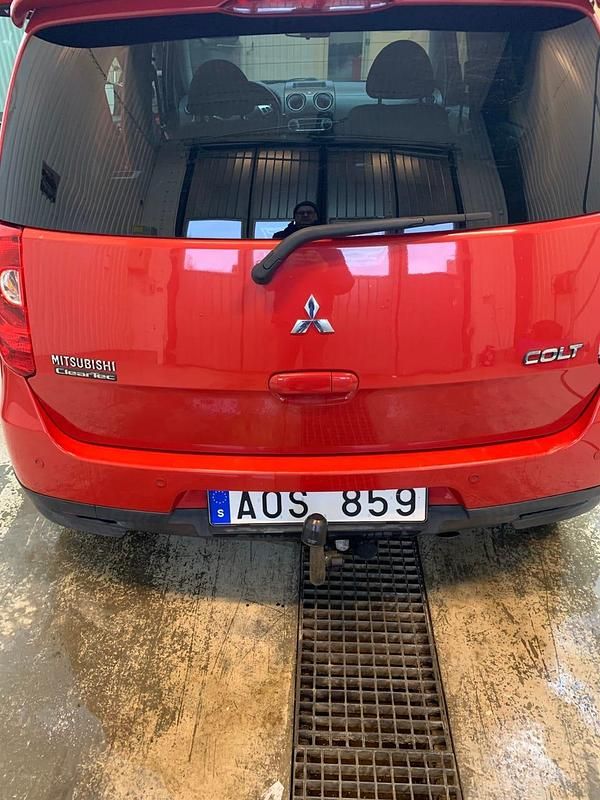Begagnad Mitsubishi Colt 95 HK (69 kW) 2011 Halvkombi