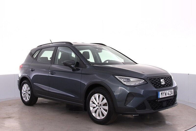 Grå Begagnad 2022 Seat Arona FR SUV | 179 000 kr (Marknadspris) - Bild 1/4