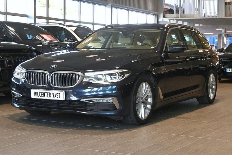 Blå Begagnad 2018 BMW 540 Luxury Line Kombi | 299 000 kr (Superpris) - Bild 1/4
