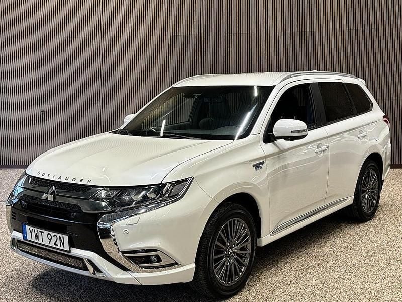 Begagnad Mitsubishi Outlander P-HEV 135 HK (99 kW) 2020 Vit SUV