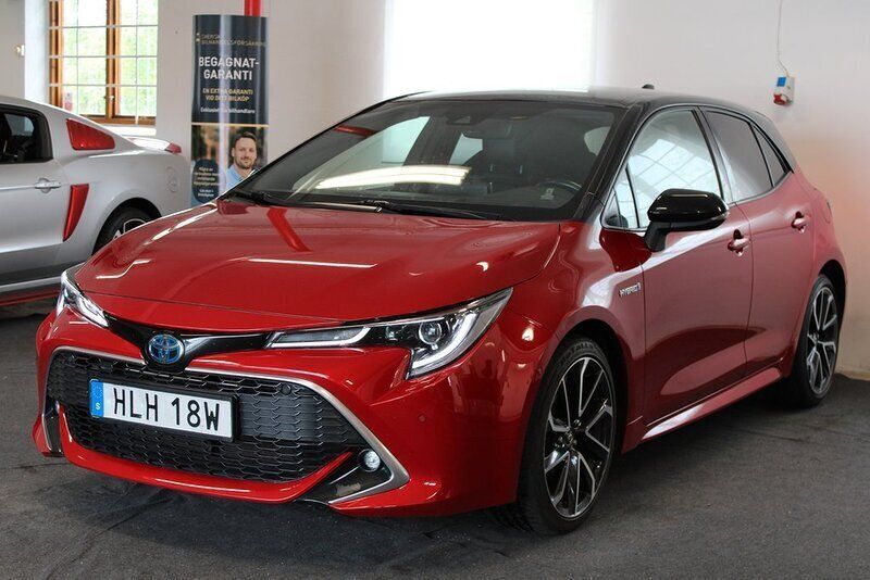 Röd Begagnad 2019 Toyota Corolla Executive Halvkombi | 229 900 kr - Bild 1/4