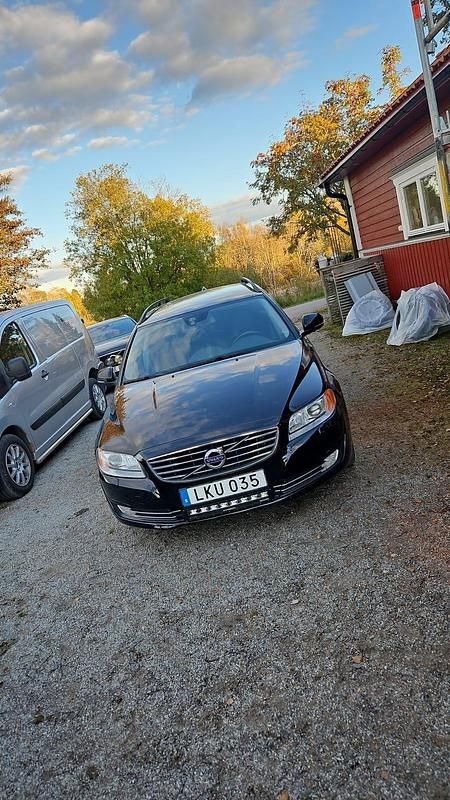 Begagnad 2014 Volvo V70 Kombi | 120 000 kr (Marknadspris) - Bild 1/4