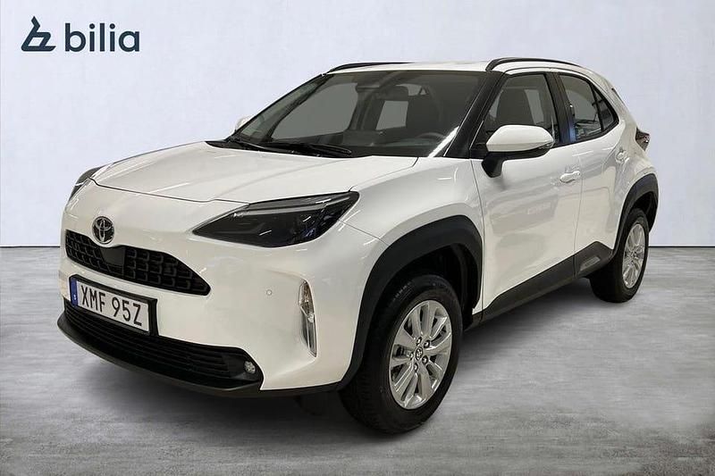 Vit Ny 2025 Toyota Yaris Cross Active SUV | 299 900 kr (Marknadspris) - Bild 1/3
