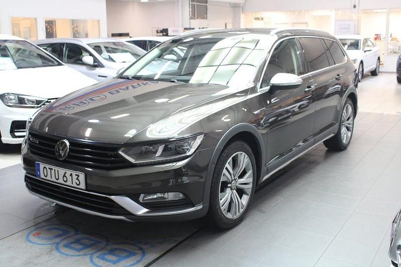 Mörkbrun Begagnad 2015 VW Passat Alltrack Kombi | 134 900 kr (Lite dyr) - Bild 1/4