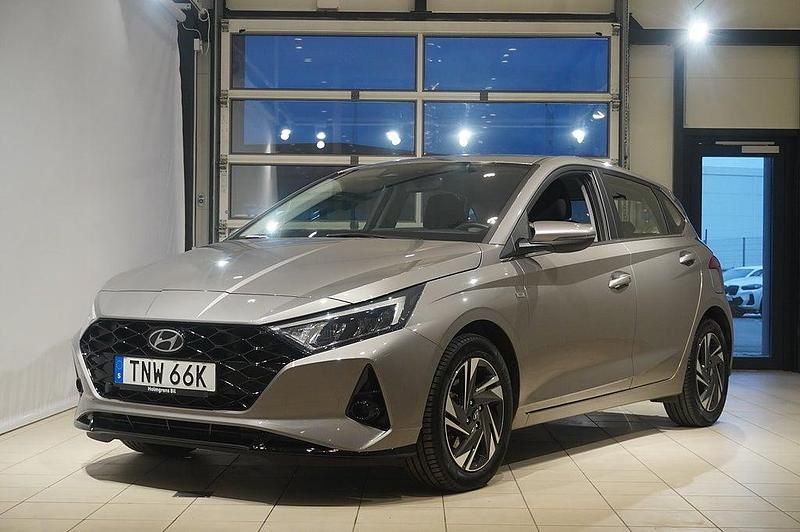 Grå Begagnad 2020 Hyundai i20 Advanced Halvkombi | 189 800 kr (Marknadspris) - Bild 1/4