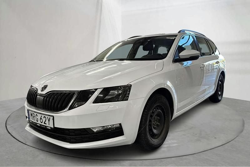 Vit Begagnad 2019 Skoda Octavia Kombi | 110 000 kr (Bra pris) - Bild 1/4
