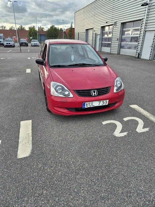 Röd Begagnad 2004 Honda Civic Halvkombi | 19 000 kr (Marknadspris) - Bild 1/4