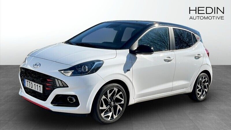 Vit (white) Begagnad 2021 Hyundai i10 Halvkombi | 149 900 kr - Bild 1/4